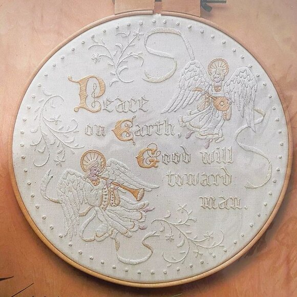 Sunset Stitchery Kit 2113 "Peace On Earth" Embroidery Angels & Candle Design VTG - Picture 2 of 4